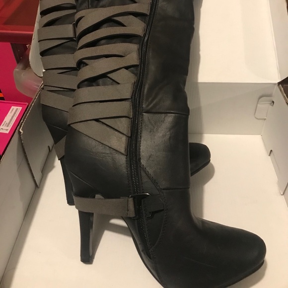 Knee High strappy Heeled boots - Picture 4 of 4